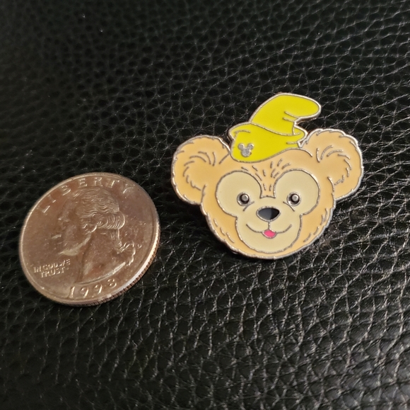 Duffy Bear In Dumbo's Hat Disney Hidden Mickey Pin - Picture 3 of 5
